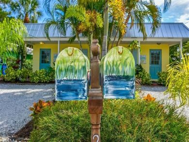 Holmes Beach Cute Cottage Style 75 Yards from Beach Holmes Beach Cute Cottage Style 75 Yards from Beach